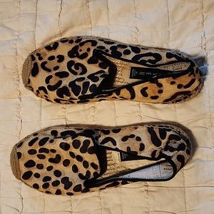 Steve Madden Lanii size 6 calf hair leopard espadrilles
